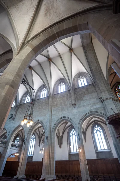 Reformierter Europäischer Kirchenraum Mit Leeren Holzbänken Ultra Weitwinkelblick Keine Menschen — Stockfoto
