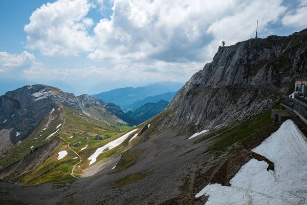 Pilatus Dağı, Kanton Lucerne İsviçre. Geniş açı panorama, güneşli yaz günü..