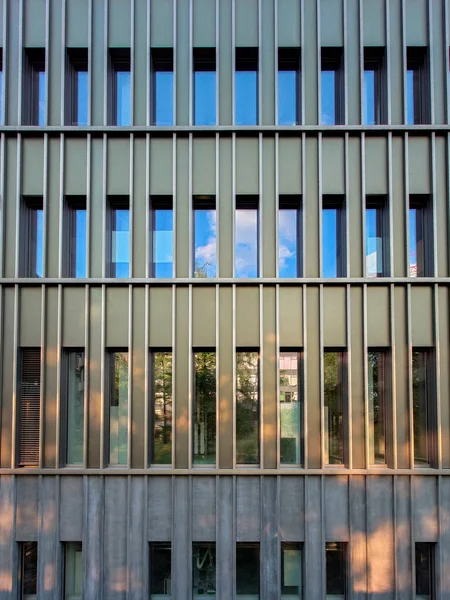 Modern Építészeti Épület Üvegfal Vagy Homlokzat Emberek Nélkül — Stock Fotó