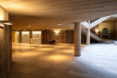 ETH Üniversitesi Centrum, Zürih, İsviçre. İç bina, geniş açı, insan yok..