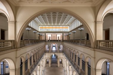 ETH Üniversitesi Centrum, Zürih, İsviçre. İç bina, geniş açı, insan yok..