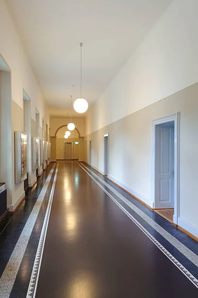 Long Couloir Couloir Vide Bâtiment Public Luminaire Mural Plafonnier Pas — Photo