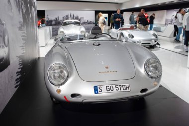 14-09-2024, Stuttgart, Almanya. Porsche Müze Sergi Salonu. Tip 550 Örümcek.
