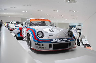 14-09-2024, Stuttgart, Almanya. Porsche Müzesi 1974 Martini yarışı, Carrera Turbo RSR 2 911.