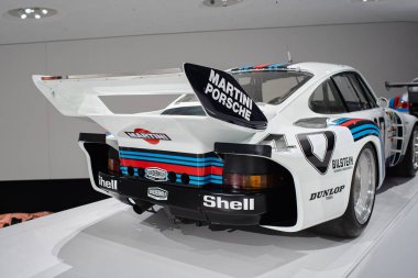 14-09-2024, Stuttgart, Almanya. Porsche Müzesi. 1976 Martini yarışı, tip 935 Le Mans yarış arabası..