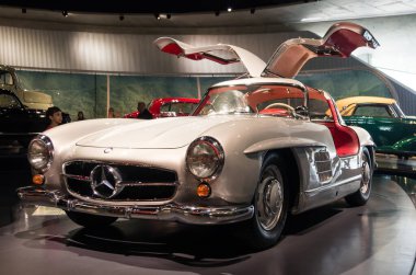 31-03-2018 Mercedes-Benz Müzesi, Stuttgart, Almanya. 1950 'lerin 300 SL 