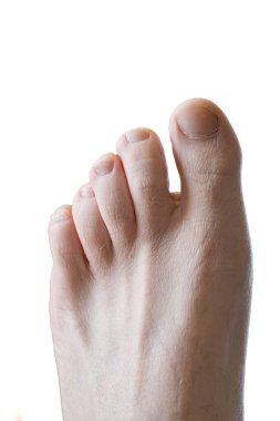 Kafkasyalı adamın sol ayağı. Yakın çekim, beyaz üzerine izole.