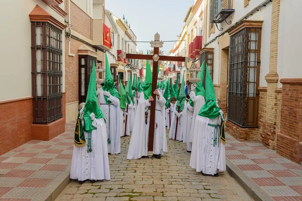 세빌랴 스페인 2022 금요일에 행렬을 벌이는 인도하는 십자가를 에스페란자 세비야 — 스톡 사진