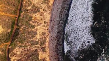 Bluff Cove 'un yukarıdan aşağıya doğru görüntüsü