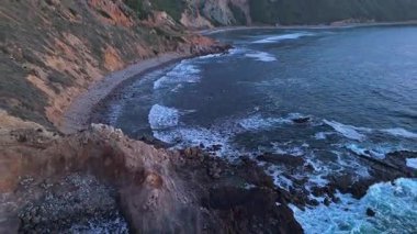 Gün batımında Düz Kaya Noktası 'nın hava görüntüsü