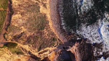 Bluff Cove 'un yukarıdan aşağıya doğru görüntüsü