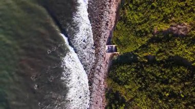 Bluff Cove 'un yukarıdan aşağıya doğru görüntüsü