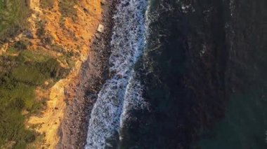 Bluff Cove 'un yukarıdan aşağıya doğru görüntüsü