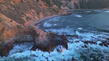 Gün batımında Düz Kaya Noktası 'nın hava görüntüsü