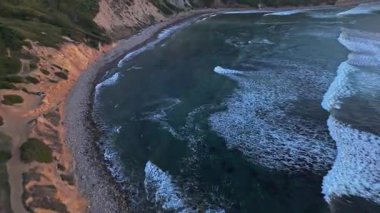 Gün batımında Düz Kaya Noktası 'nın hava görüntüsü