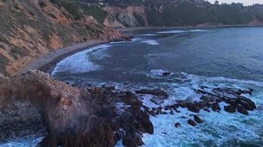 Gün batımında Düz Kaya Noktası 'nın hava görüntüsü