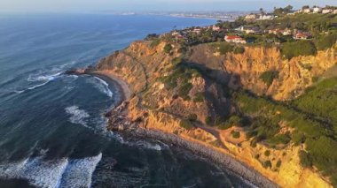 Büyüleyici Bluff Cove evleri hava yörüngesi