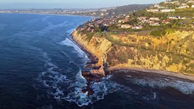 Büyüleyici Bluff Cove evleri havadan çekim