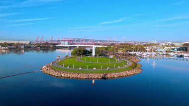 Lions Lighthouse ve Shoreline Sucul Parkı şafakta