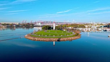 Lions Lighthouse ve Shoreline Sucul Parkı şafakta