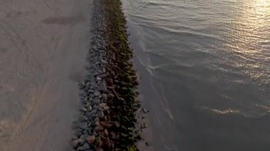 Mühür Sahili 'nin havadan gösterimi altın saat