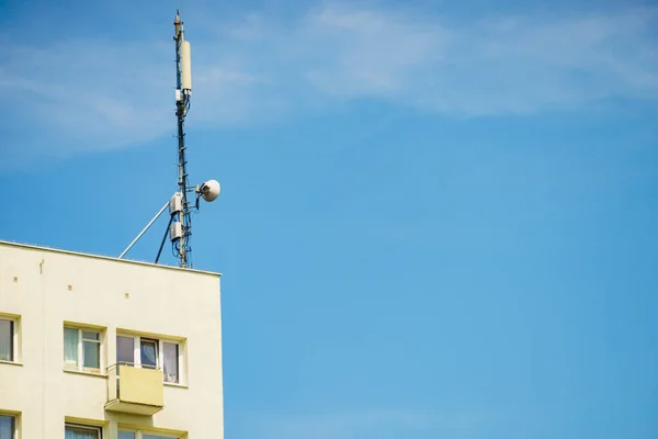 Sinal Torre Telefone Celular Contra Céu Azul Antena Rádio Telecomunicação — Fotografia de Stock