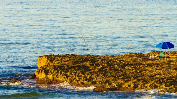 Akdeniz Kıyısında Balıkçı Direkleri Spanya Deniz Manzarası — Stok fotoğraf