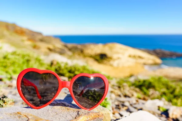 Sluneční Brýle Proti Španělskému Pobřeží Cestování Dovolená — Stock fotografie