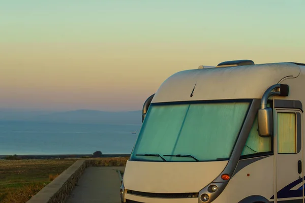 Вантажівка Caravan Середземноморському Узбережжі Іспанії Похід Природу Відпустка Подорожі Пересувному — стокове фото
