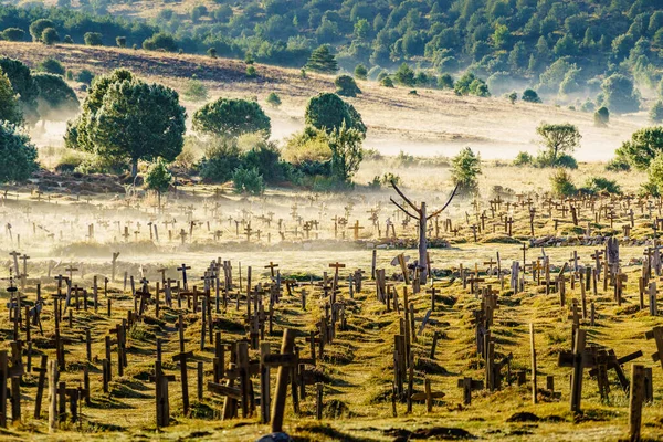 スペインのブルゴスにある悲しい丘墓地の早朝に霧の多い天気 観光地 スパゲティ西部の映画の場所 — ストック写真
