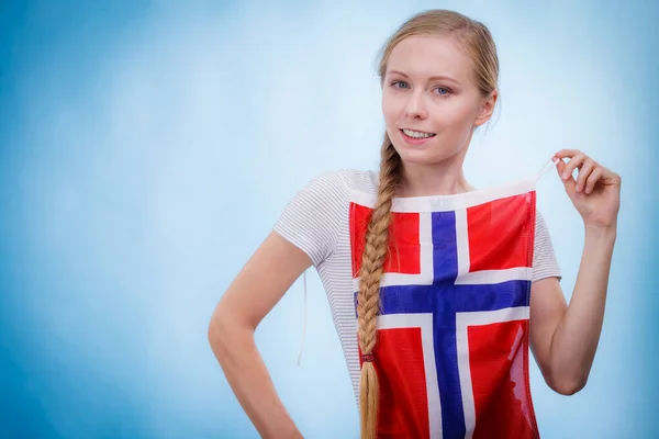 Chica Rubia Trenza Pelo Con Bandera Noruega Azul Gente Escandinava —  Fotos de Stock