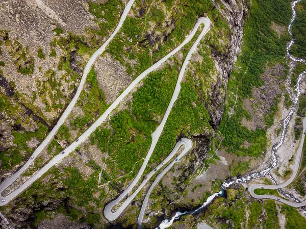 Flygfoto Trolls Path Trollstigen Eller Trollstigveien Slingrande Naturskön Fjällväg Norge — Stockfoto