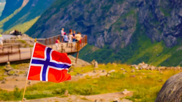 Тролльстиген Горная Дорога Пейзаж Норвегии Европа Норвежский Флаг Размахивает Многие — стоковое фото