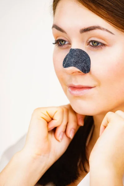 Woman Appying Clear Strips Nose Using Pore Cleansing Textile Mask — Stock Photo, Image