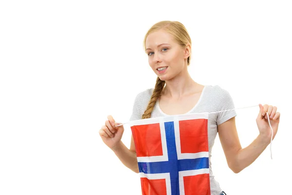 Norveç Bayrağı Taşıyan Sarışın Genç Kız Eğitim Norveççe Dil Okulu — Stok fotoğraf