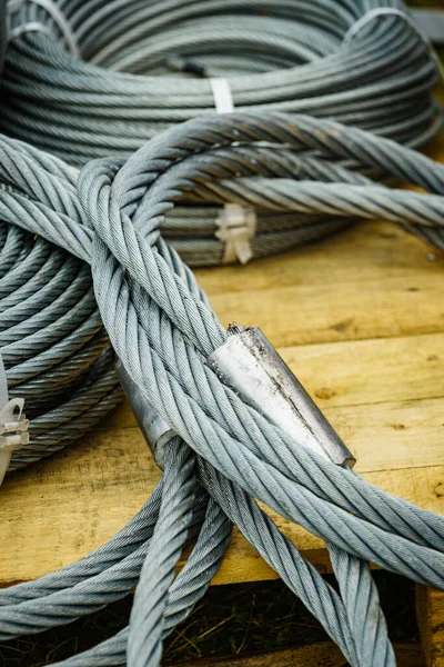 清洗新钢丝绳 盘绕钢丝绳 工业设备 — 图库照片