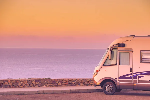 Caravan Recreational Vehicle Sunrise Medanean Coast Spain Лагерь Природе Отдых — стоковое фото