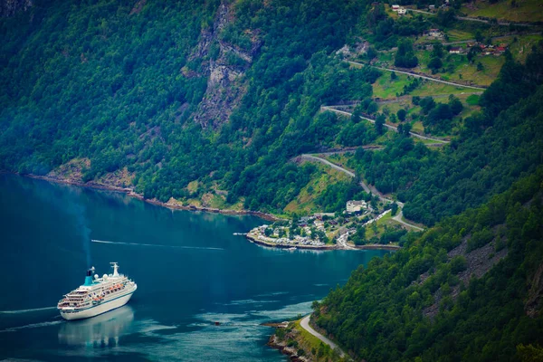 Fiorde Geirangerfjord Com Navio Cruzeiro Vista Ponto Vista Flydasjuvet Noruega — Fotografia de Stock