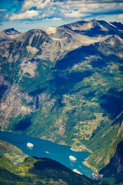 旅游度假和旅行 从挪威Dalsnibba的观点看Geirangerfjord和山区景观 — 图库照片