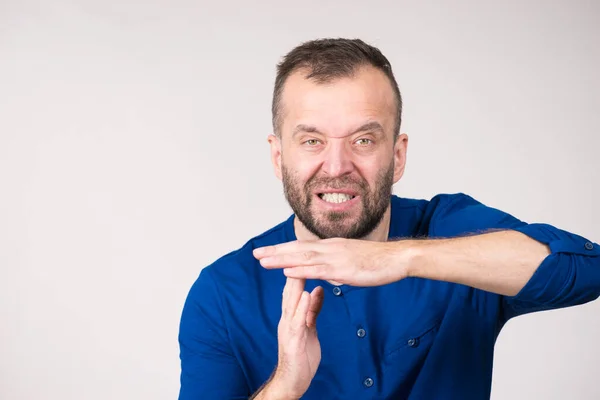 Adulto Bravo Rude Homem Mostrando Tempo Parar Gesto Com Mãos — Fotografia de Stock