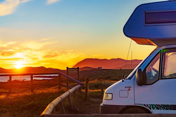 Wohnmobil Bei Sonnenuntergang Der Mittelmeerküste Spanien Cala Magre Regionalpark Calblanque — Stockfoto