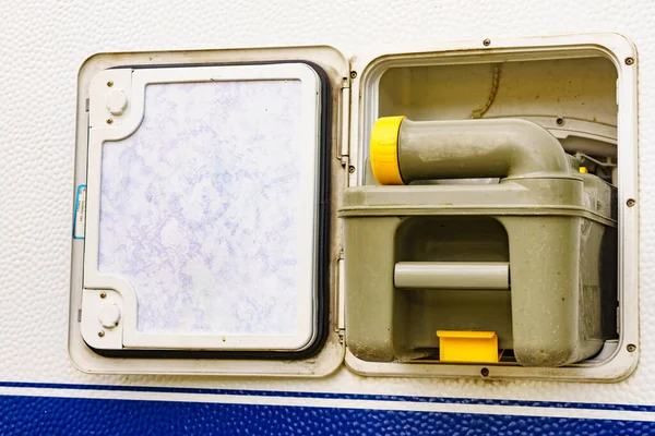 Serveert Caravan Tank Toilet Cassette Stortplaats Tijdens Een Road Trip — Stockfoto