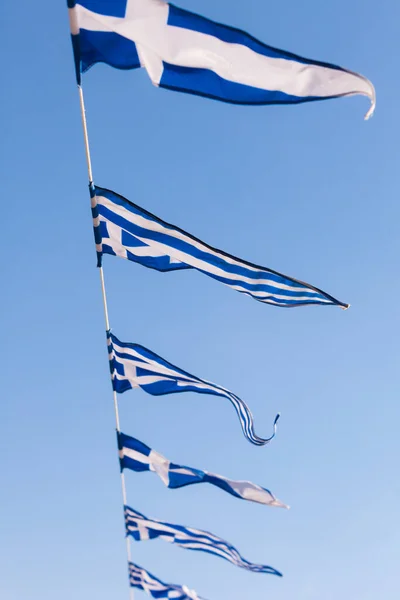 Banderas Griegas Ondeando Aire Libre Cuerdas Durante Tiempo Verano Grecia —  Fotos de Stock