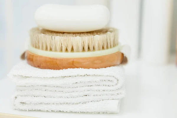 Objekte Für Die Körperpflege Handtuch Bürste Und Seife Zum Reinigen — Stockfoto