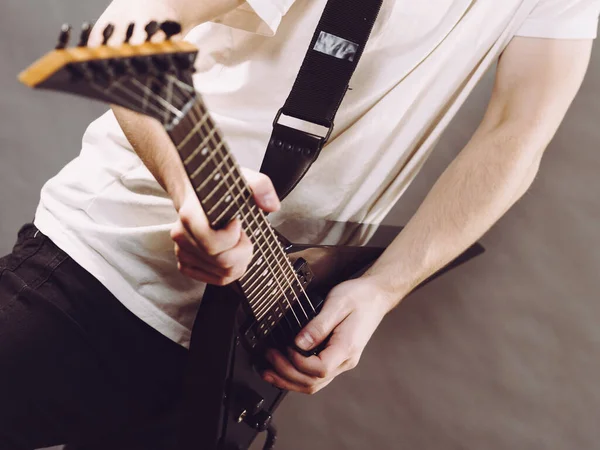 Hombre Tocando Guitarra Eléctrica Durante Concierto Instrumento Musical Adolescente Chico —  Fotos de Stock
