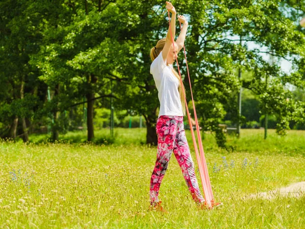 Young Woman Exercises Outdoor Park Using Gym Accessory Resistance Band — Stock Photo, Image