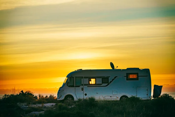 Camper Camping Naturaleza Costa Por Mañana Amanecer Vacaciones España Viaje — Foto de Stock