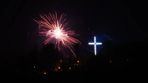 Explosión Fuegos Artificiales Cielo Celebrando Año Nuevo Ciudad Gdynia Polonia — Foto de Stock