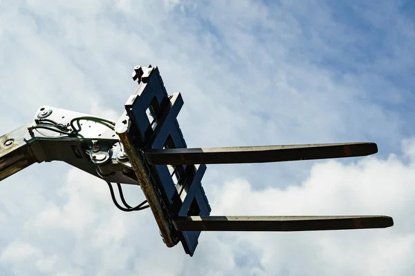 フォークリフト産業用ローダーまたは空に対するスタッカー 農業機械の一部 望遠ハンドラー — ストック写真