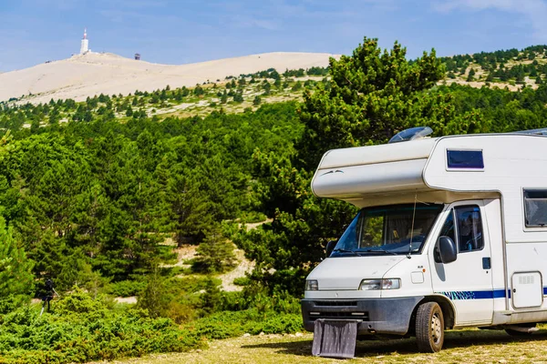 Caravana Acampando Montanhas Cúpula Mont Ventoux Distância Atração Viagem Região — Fotografia de Stock